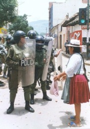 Cochabamban woman confronts police (2000)