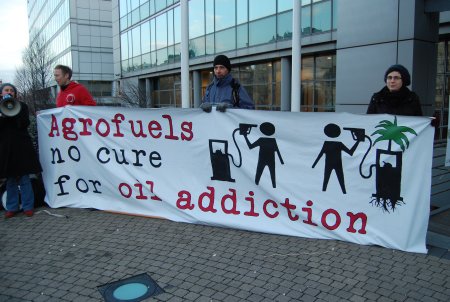 Banner : Agrofuels no cure for fuel addiction